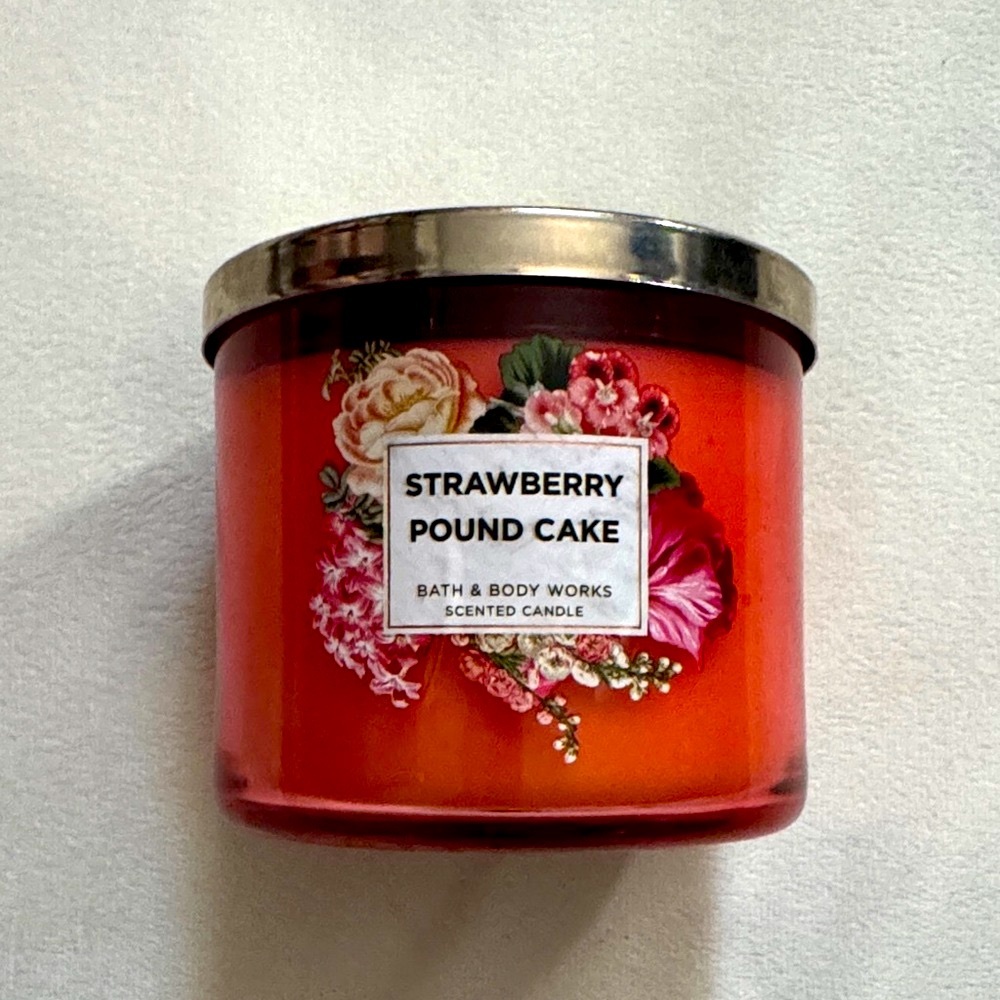 Bath and Body Works strawberry pound cake 3-wick candle ORIGINAL
